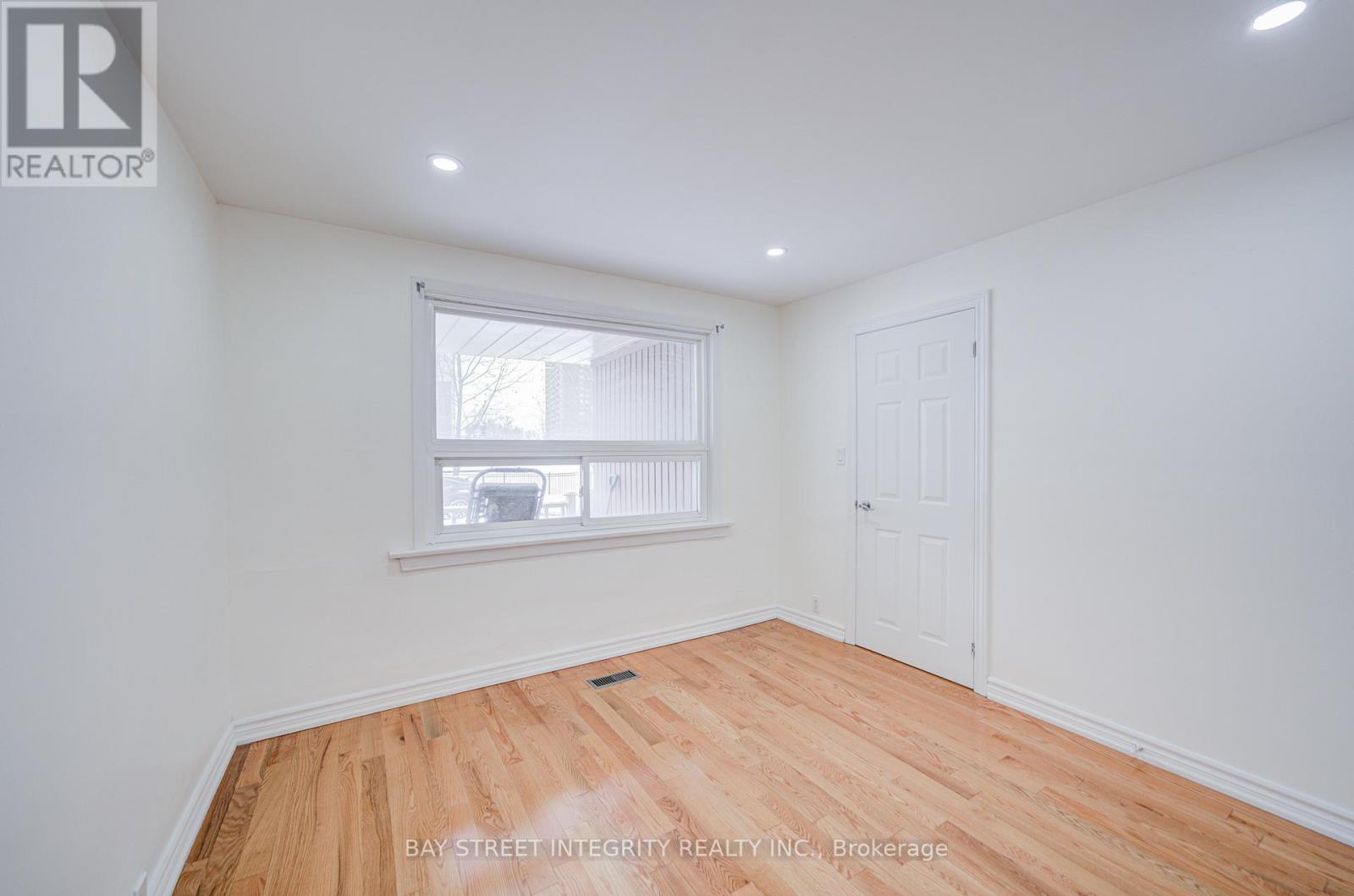 81 Dentonia Park Avenue, Toronto, Ontario  M4C 1X1 - Photo 5 - E12782316