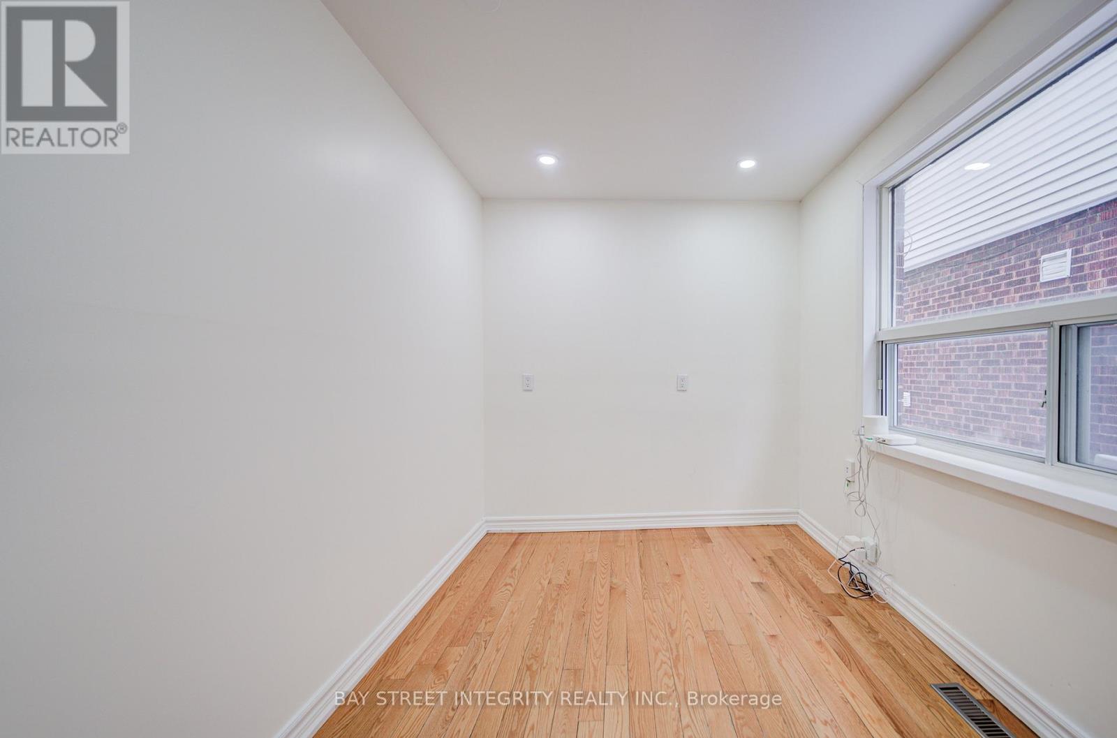 81 Dentonia Park Avenue, Toronto, Ontario  M4C 1X1 - Photo 8 - E12782316