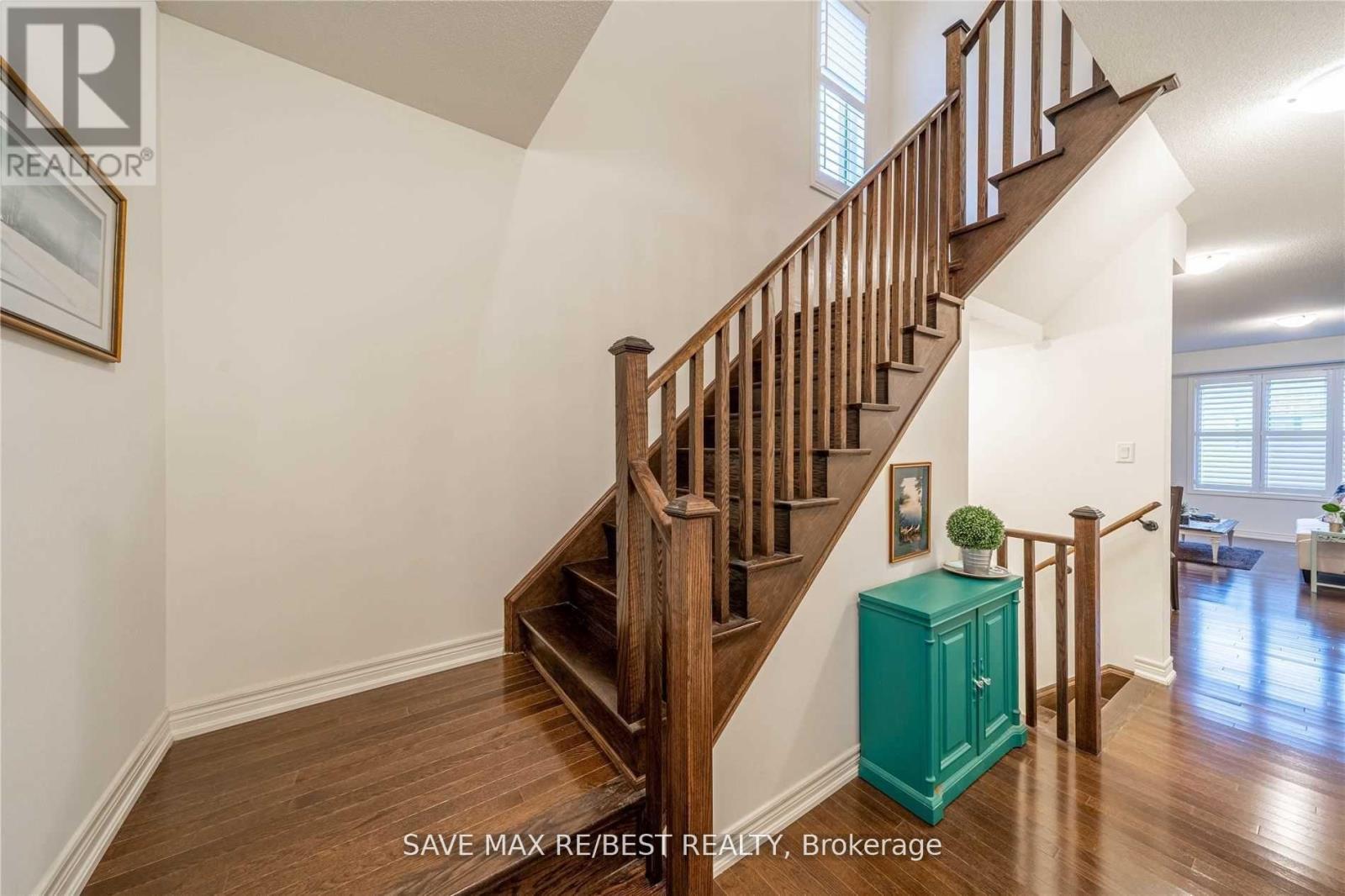 35 Conarty Crescent, Whitby, Ontario  L1P 0L4 - Photo 3 - E12782368