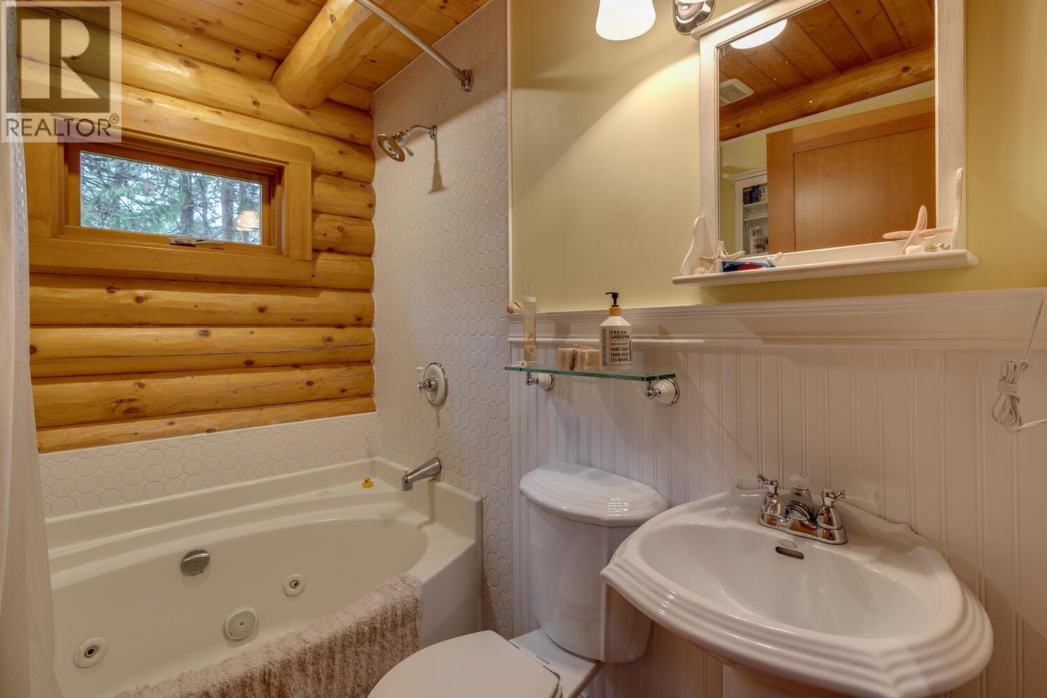 274 Merryman Drive, Mayne Island, British Columbia  V0N 2J2 - Photo 17 - R3089173