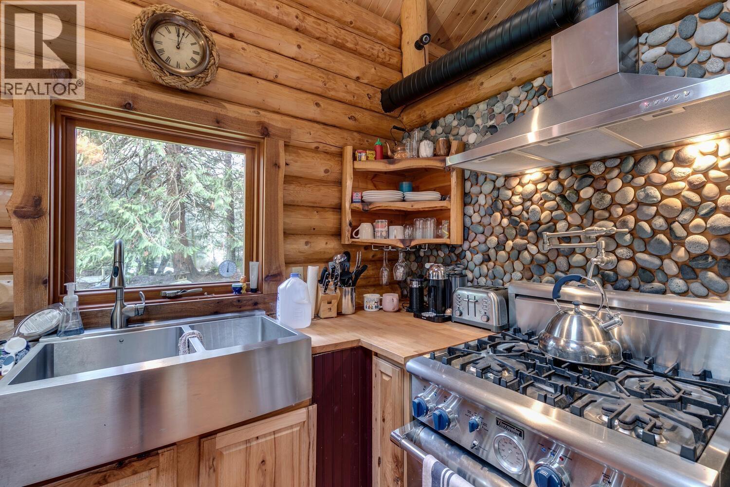 274 Merryman Drive, Mayne Island, British Columbia  V0N 2J2 - Photo 11 - R3089173