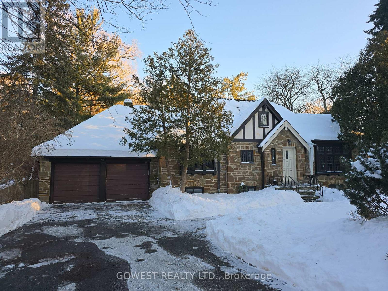 62 Pinewood Trail, Mississauga, Ontario  L5G 2L1 - Photo 2 - W12535064