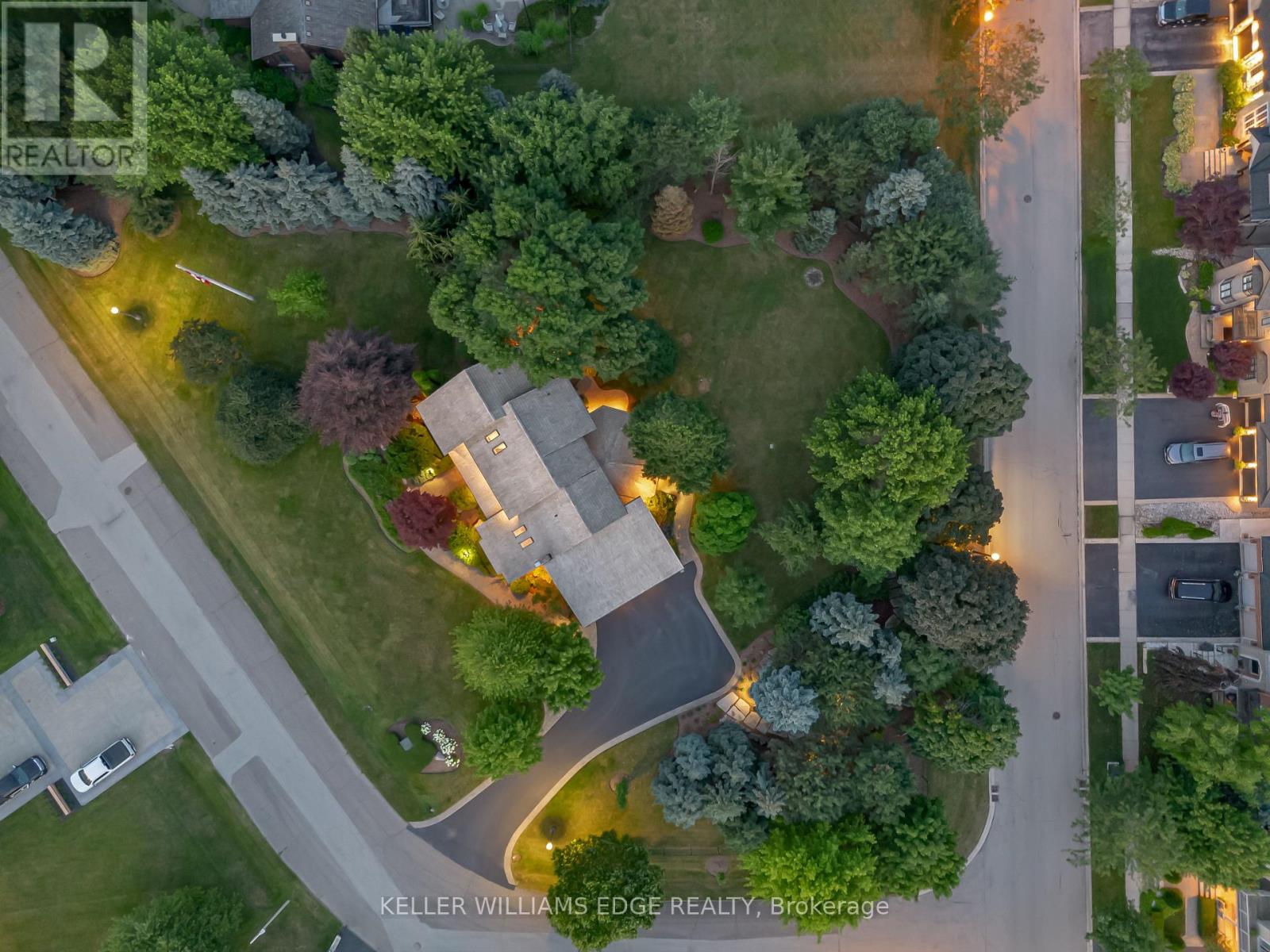 8 Lochside Drive, Hamilton, Ontario  L8E 5T6 - Photo 3 - X12442158