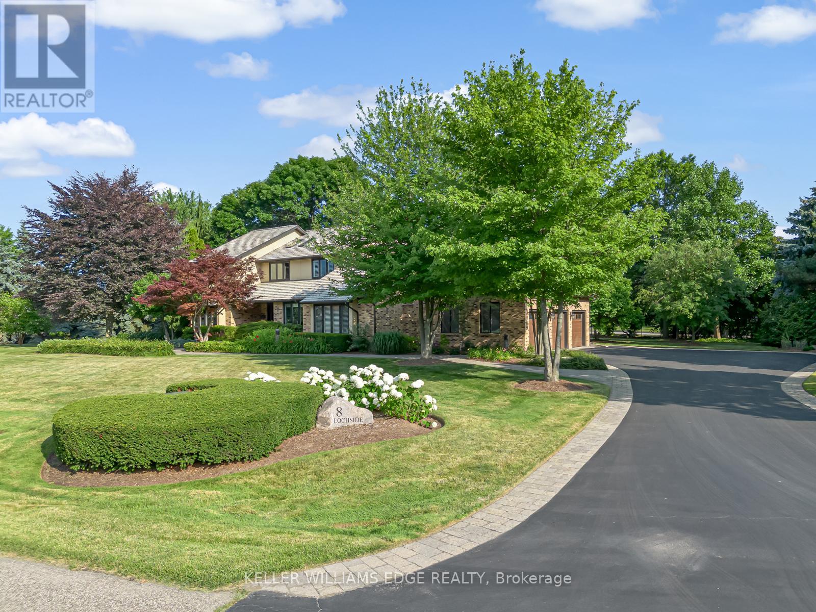 8 LOCHSIDE DRIVE, Hamilton, Ontario