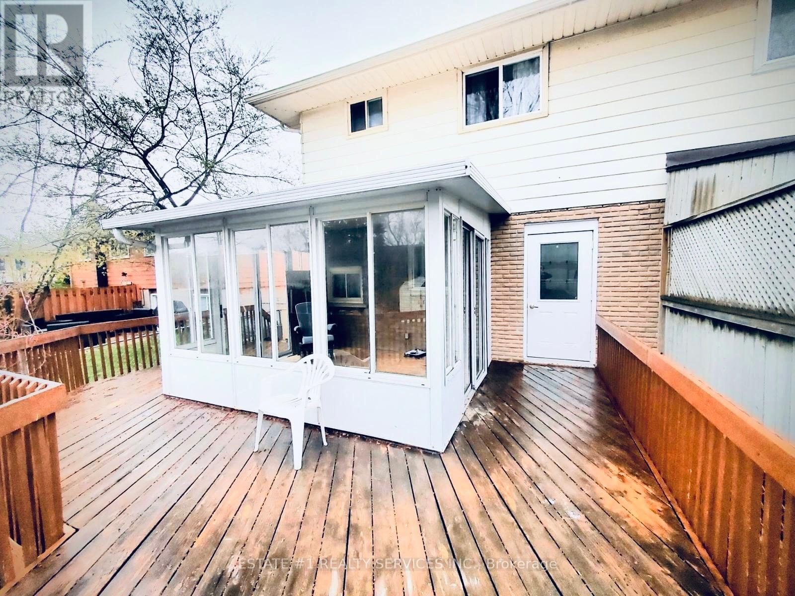 4433 Meadowvale Drive, Niagara Falls, Ontario  L2E 5W8 - Photo 2 - X12782220