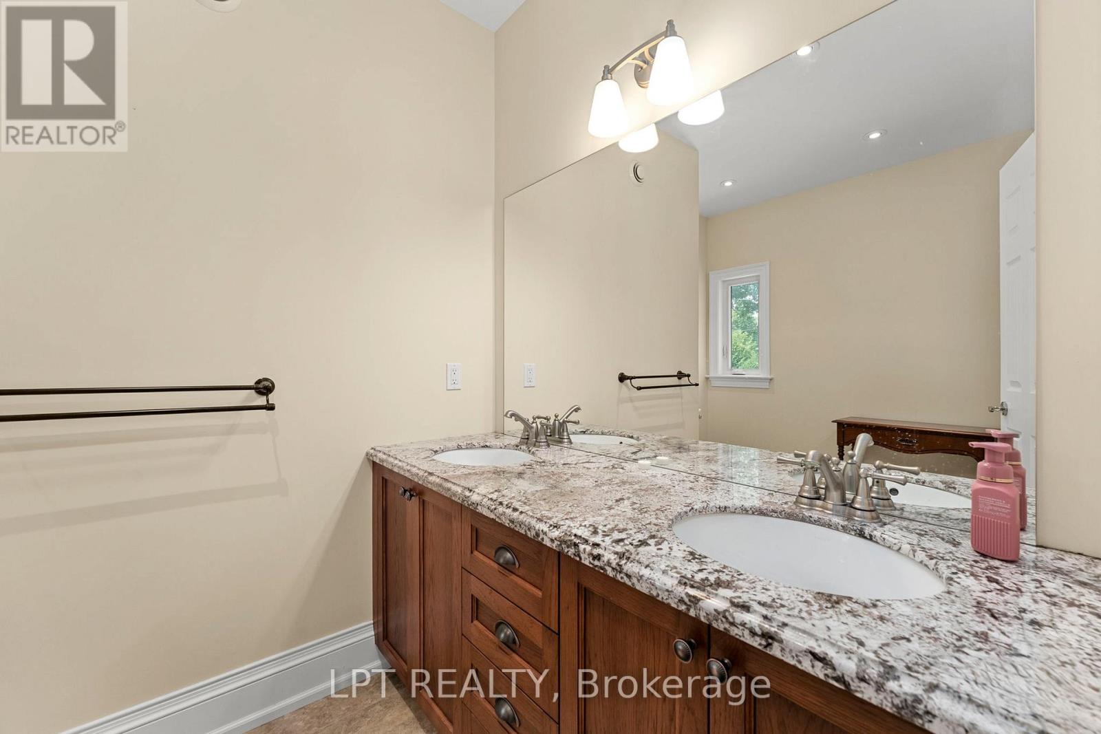 22 Blue Heron Drive, Georgina, Ontario  L0E 1N0 - Photo 25 - N12782354