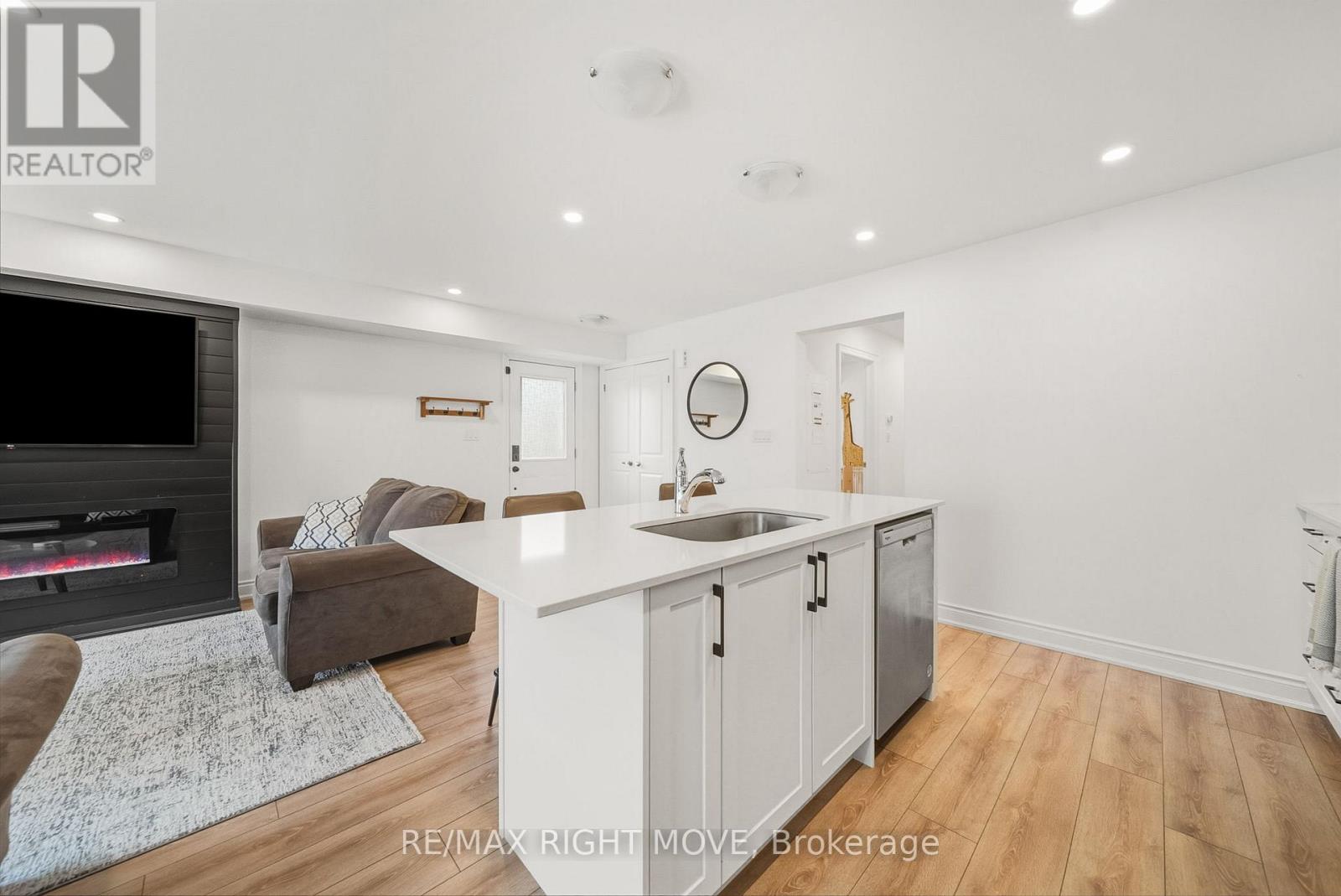 Unit 2 - 41 Pumpkin Corner Crescent, Barrie, Ontario  L9J 0T7 - Photo 7 - S12782312