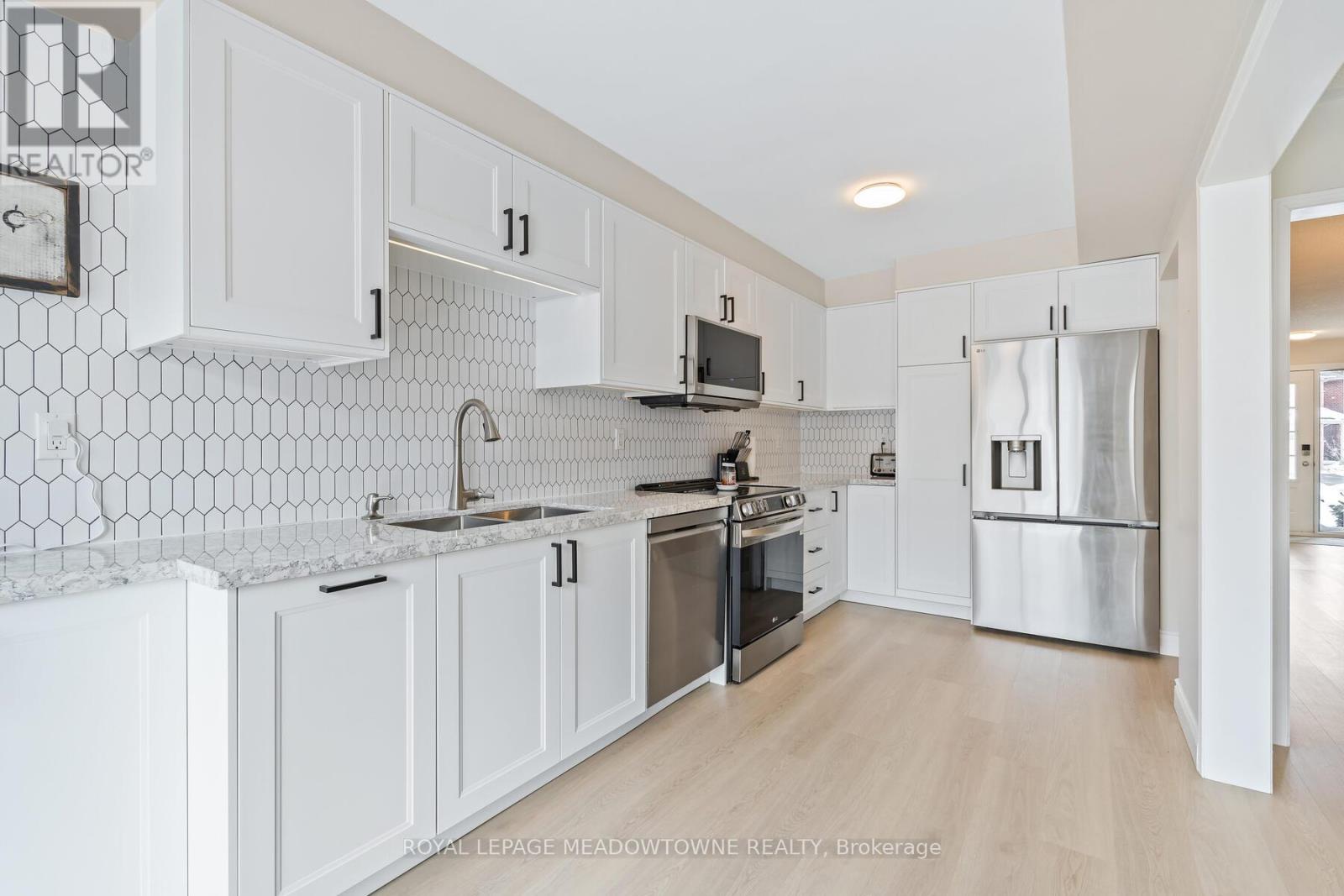 99 Snowberry Crescent, Halton Hills, Ontario  L7G 6M8 - Photo 14 - W12782330