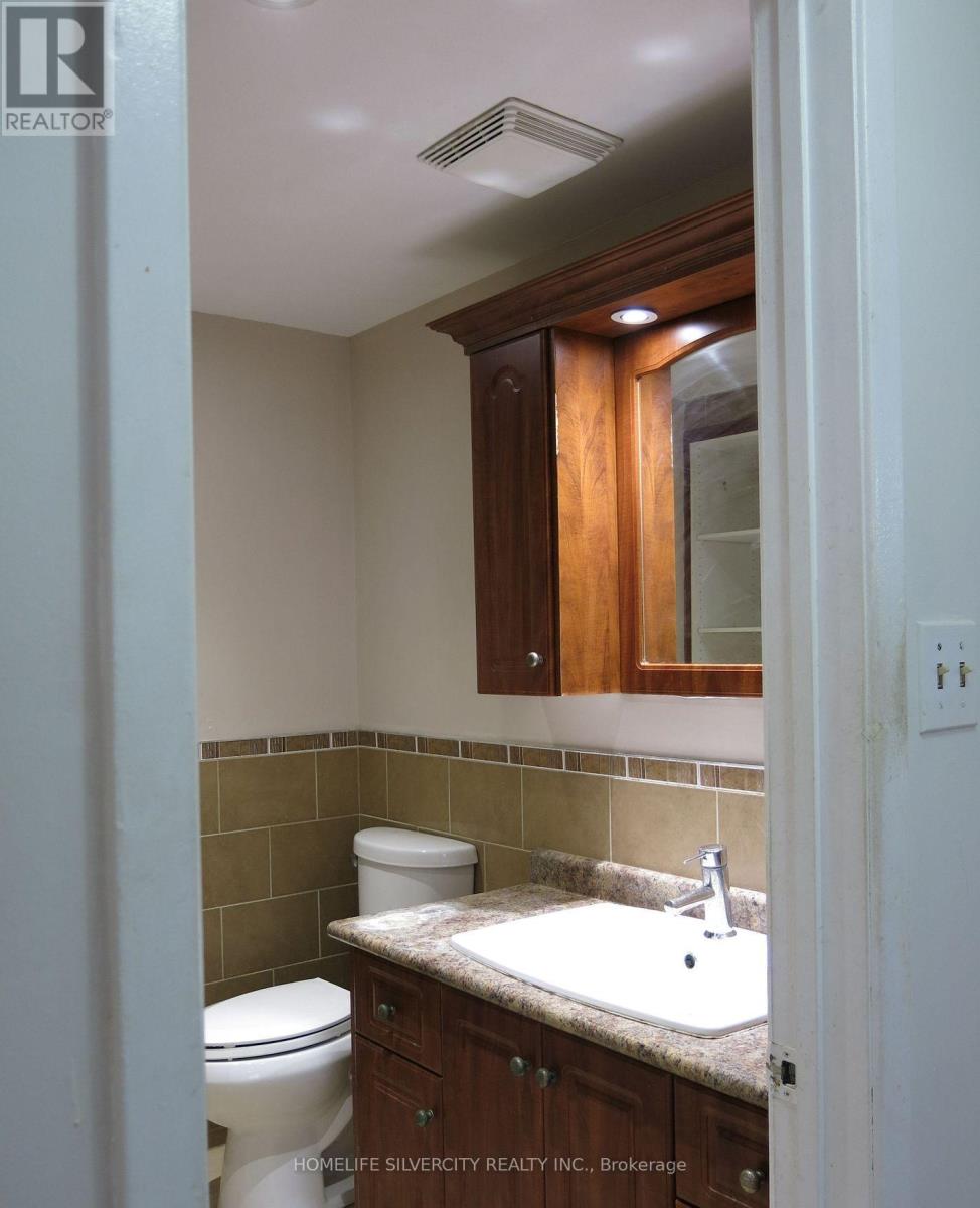 18 Pickard Lane, Brampton (Fletcher's West), Ontario  L6Y 2M5 - Photo 10 - W12782334