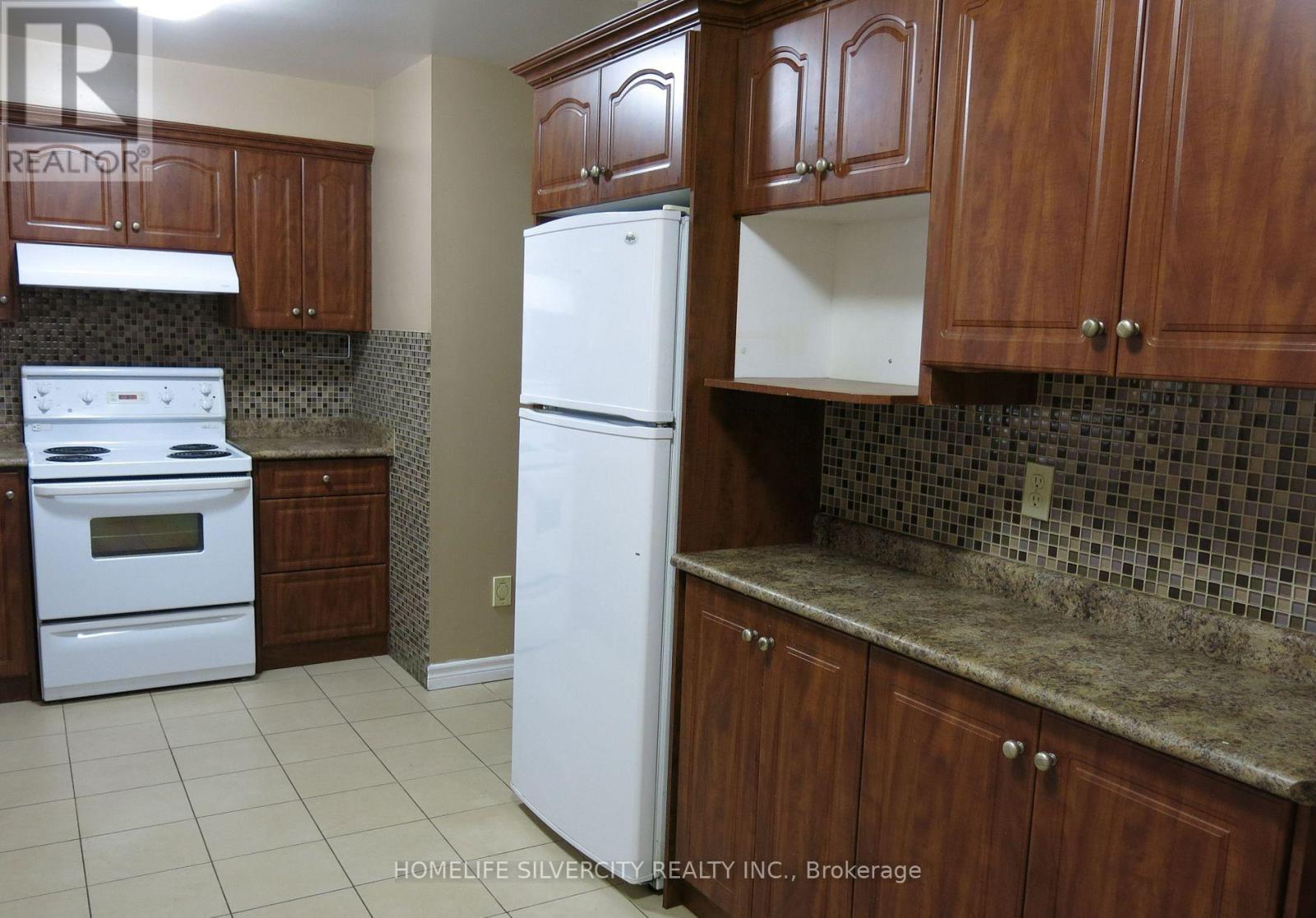 18 Pickard Lane, Brampton (Fletcher's West), Ontario  L6Y 2M5 - Photo 6 - W12782334