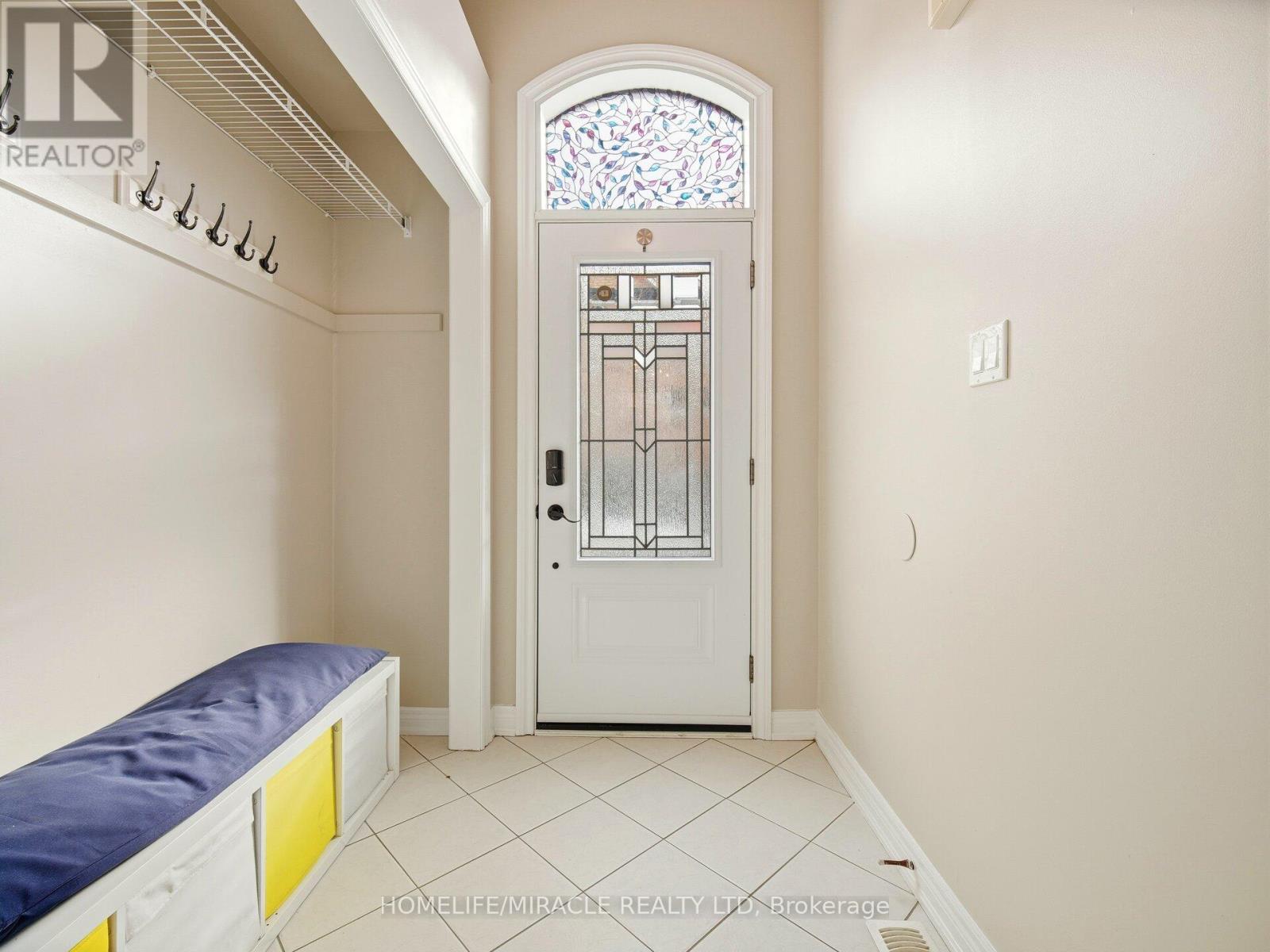 3 Purple Finch Court, Brampton, Ontario  L6X 5A3 - Photo 3 - W12782356