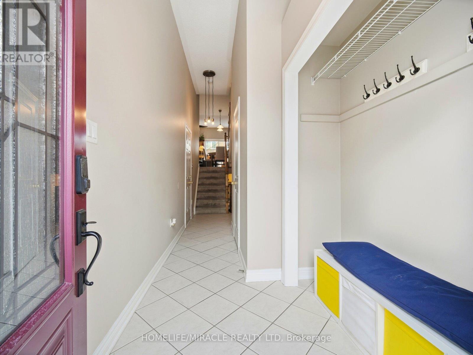 3 Purple Finch Court, Brampton, Ontario  L6X 5A3 - Photo 4 - W12782356