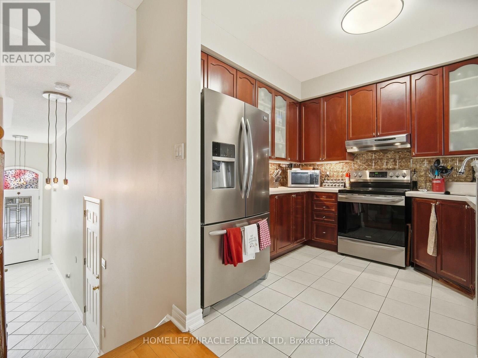 3 Purple Finch Court, Brampton, Ontario  L6X 5A3 - Photo 5 - W12782356