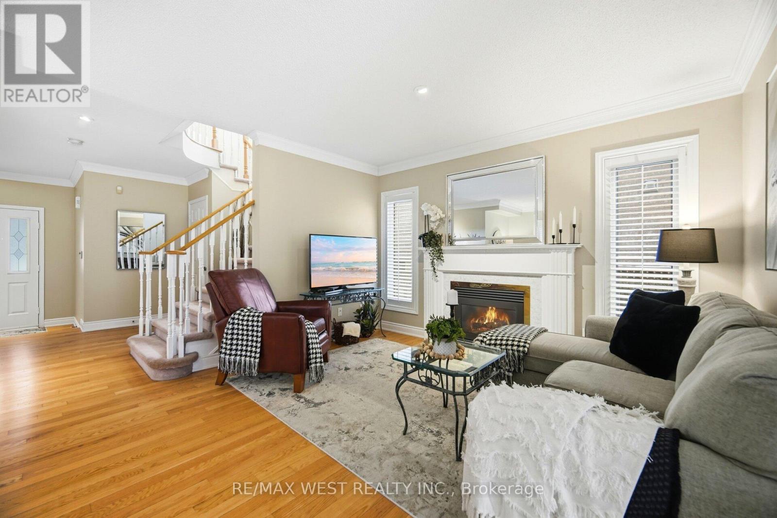 2095 Westmount Drive, Oakville, Ontario  L6M 3P3 - Photo 11 - W12782360