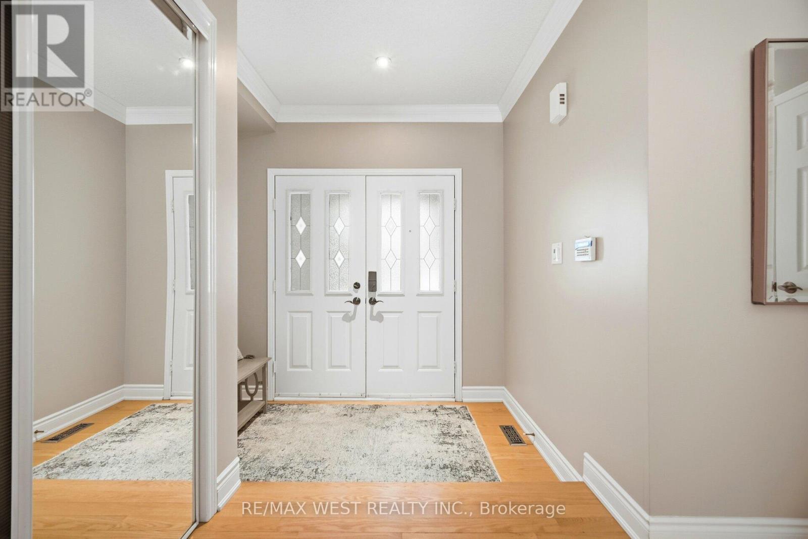 2095 Westmount Drive, Oakville, Ontario  L6M 3P3 - Photo 3 - W12782360