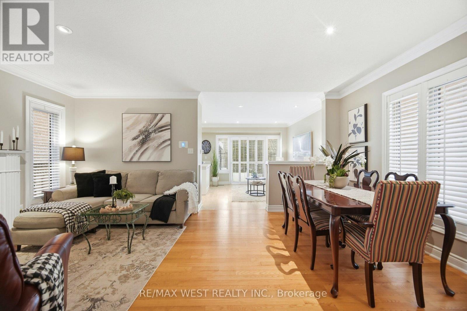 2095 Westmount Drive, Oakville, Ontario  L6M 3P3 - Photo 8 - W12782360