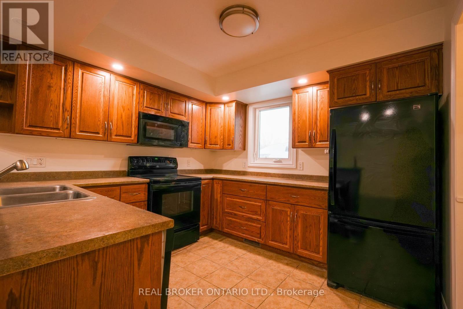 401 Carling Terrace, North Huron, Ontario  N0G 2W0 - Photo 10 - X12782258