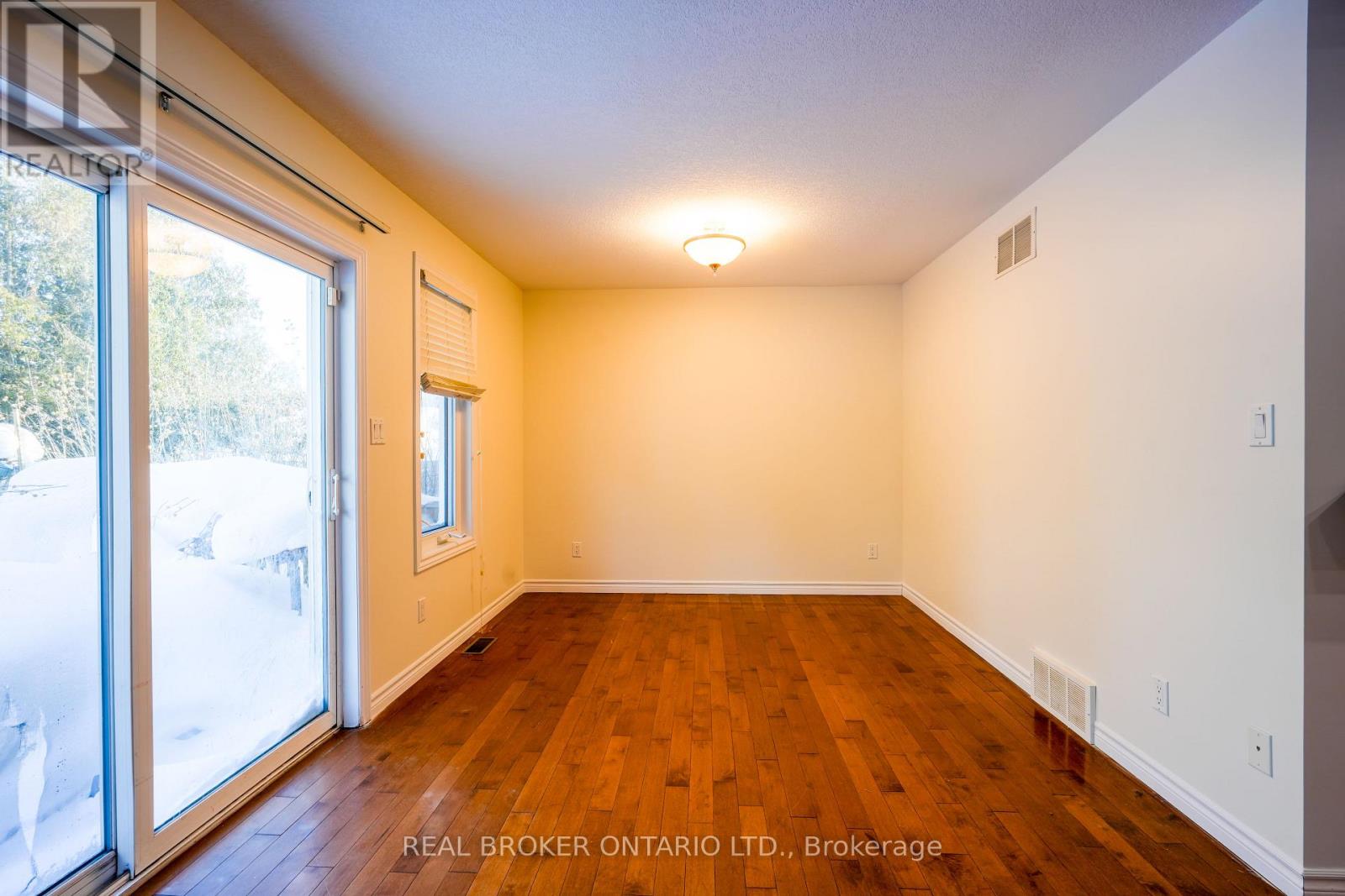 401 Carling Terrace, North Huron, Ontario  N0G 2W0 - Photo 14 - X12782258