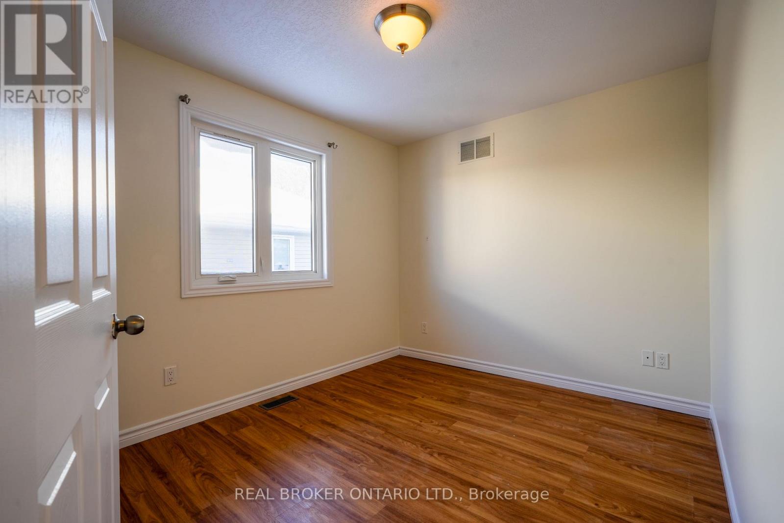 401 Carling Terrace, North Huron, Ontario  N0G 2W0 - Photo 20 - X12782258