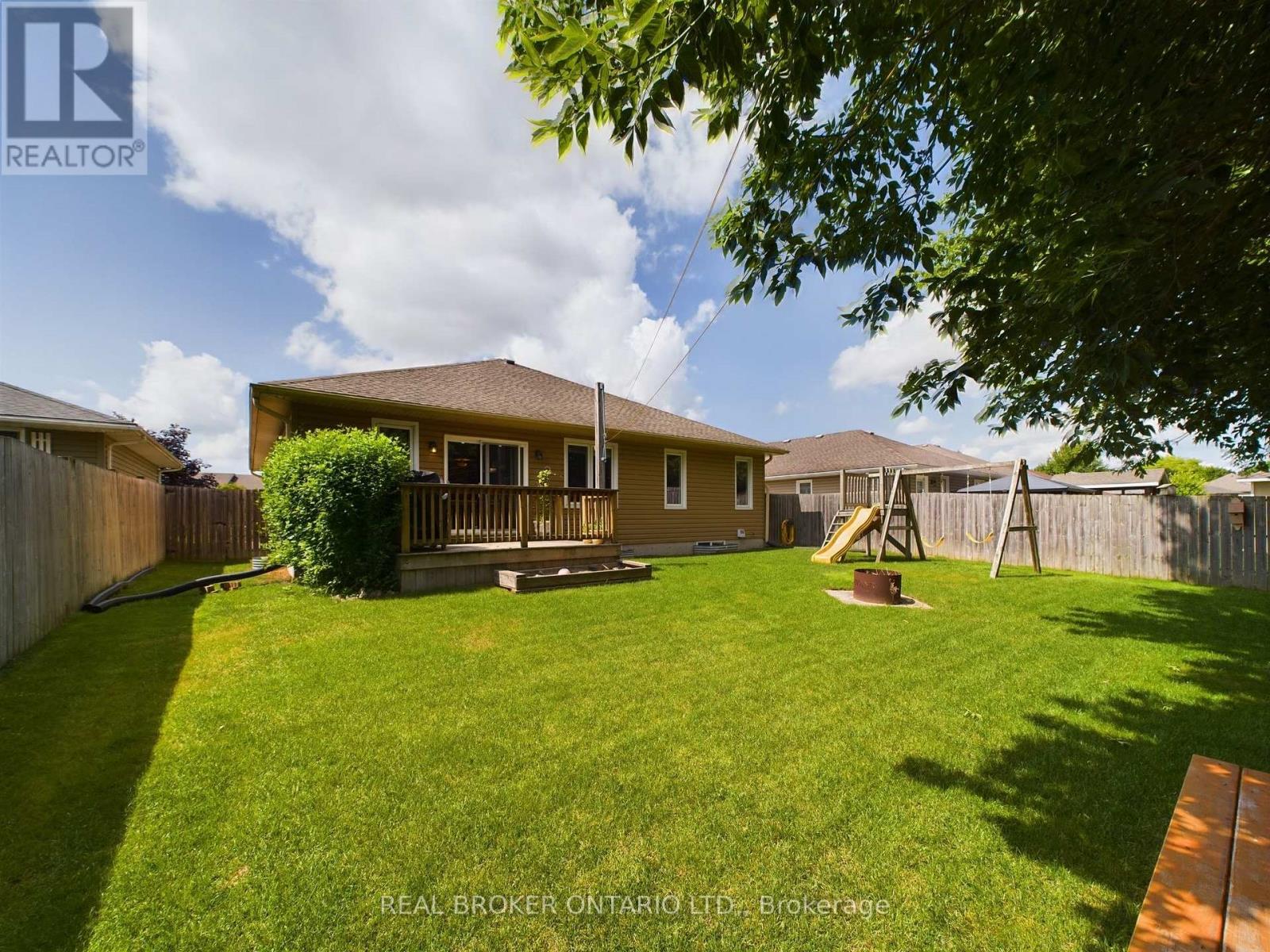 401 Carling Terrace, North Huron, Ontario  N0G 2W0 - Photo 36 - X12782258