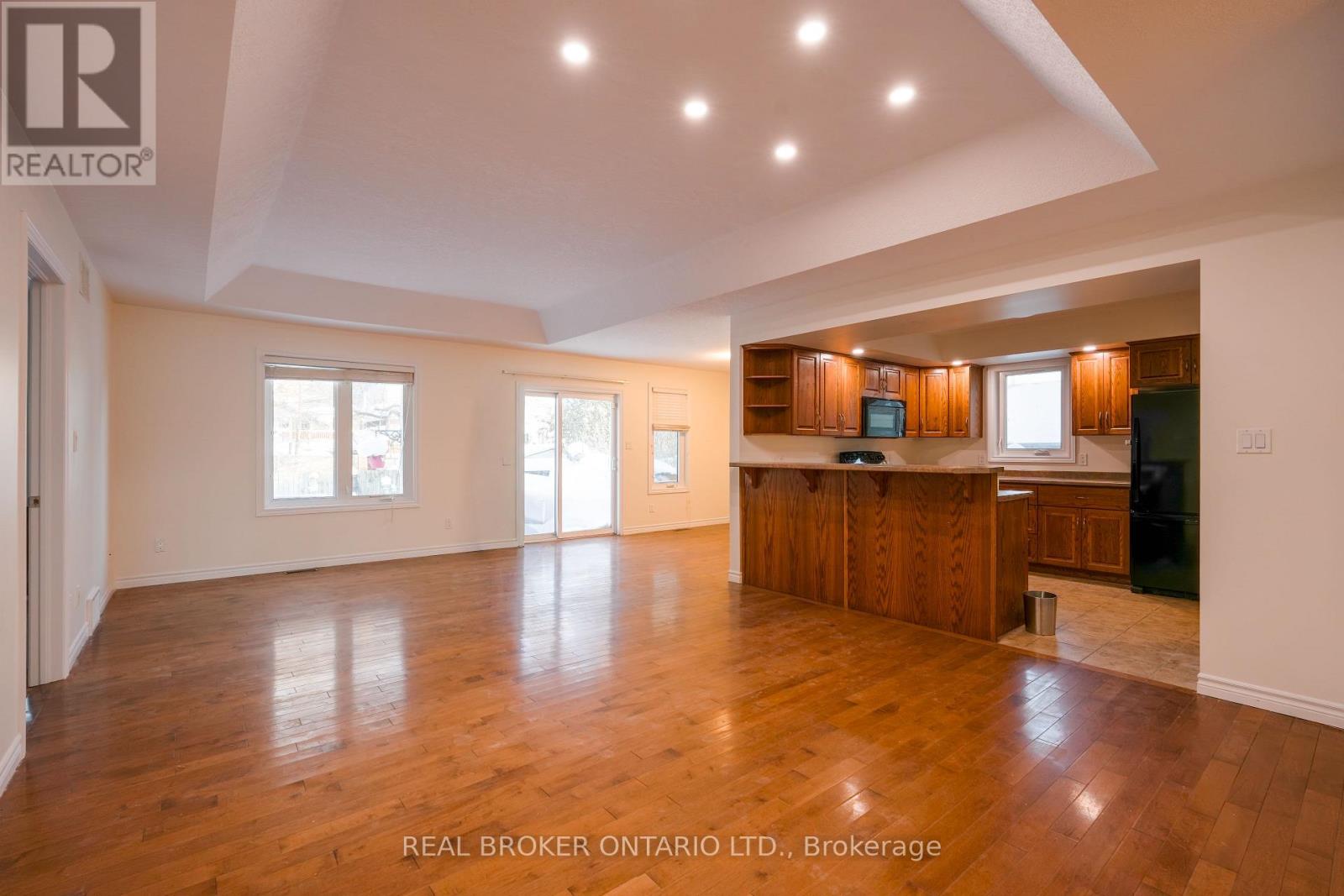 401 Carling Terrace, North Huron, Ontario  N0G 2W0 - Photo 6 - X12782258