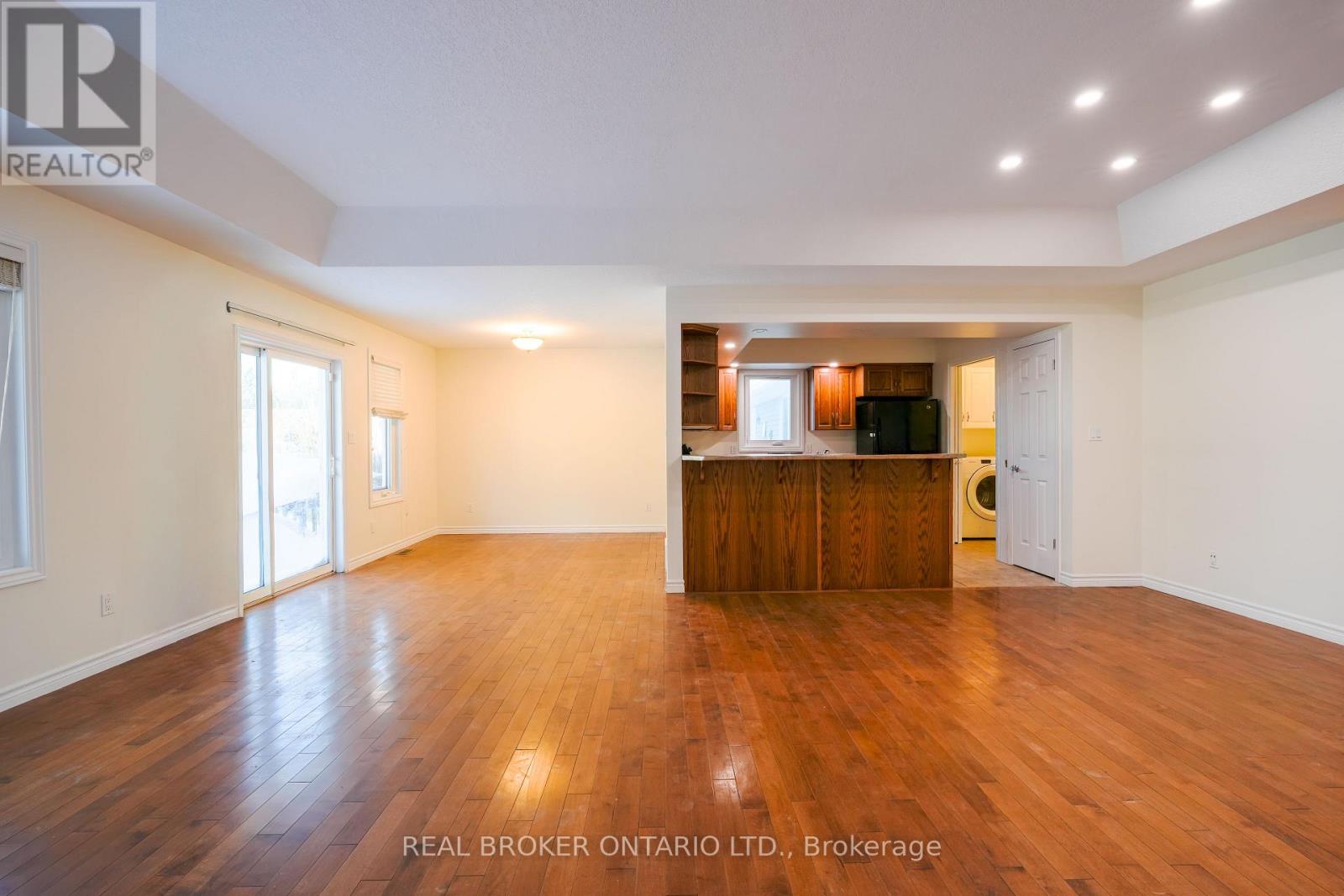 401 Carling Terrace, North Huron, Ontario  N0G 2W0 - Photo 7 - X12782258