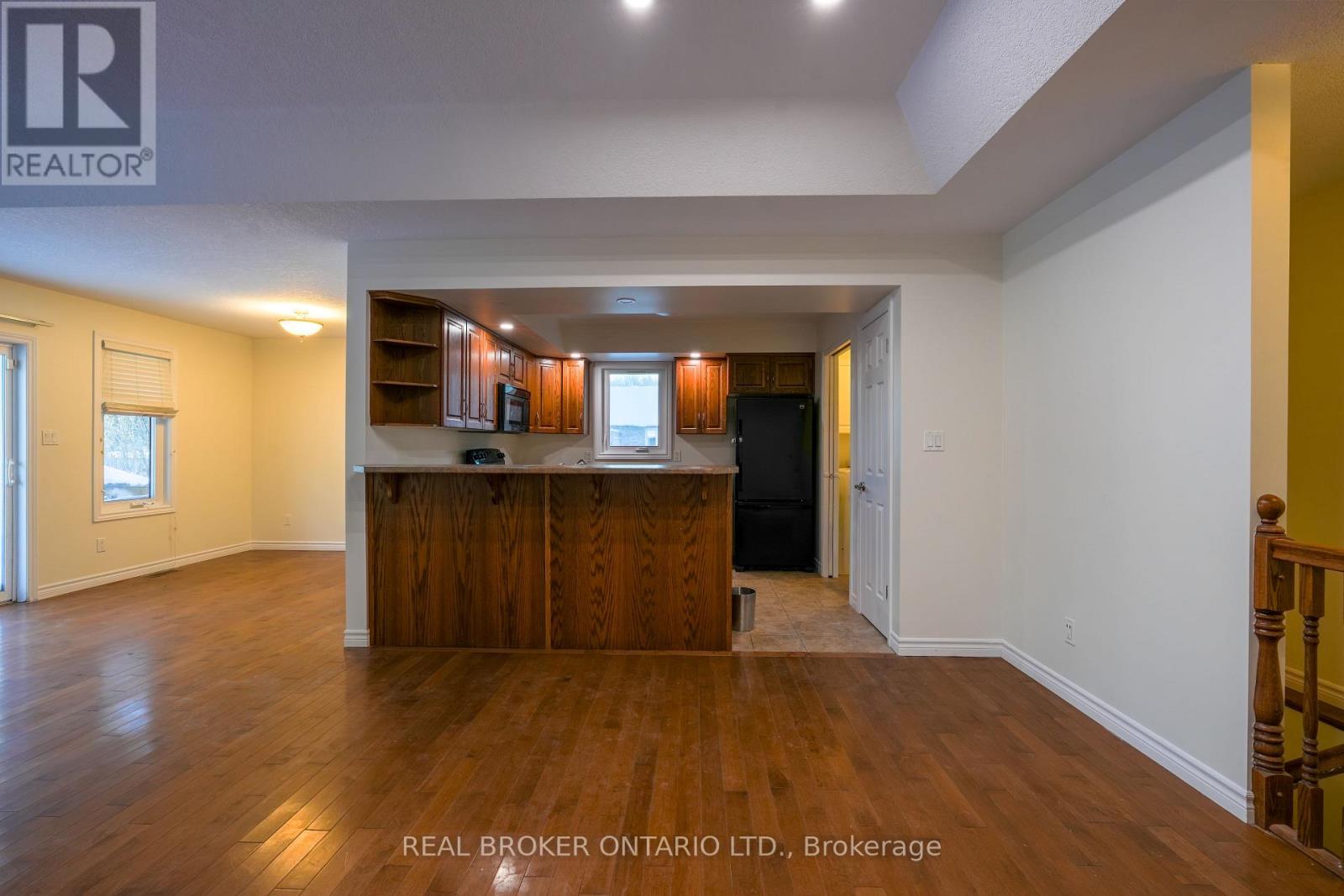 401 Carling Terrace, North Huron, Ontario  N0G 2W0 - Photo 8 - X12782258