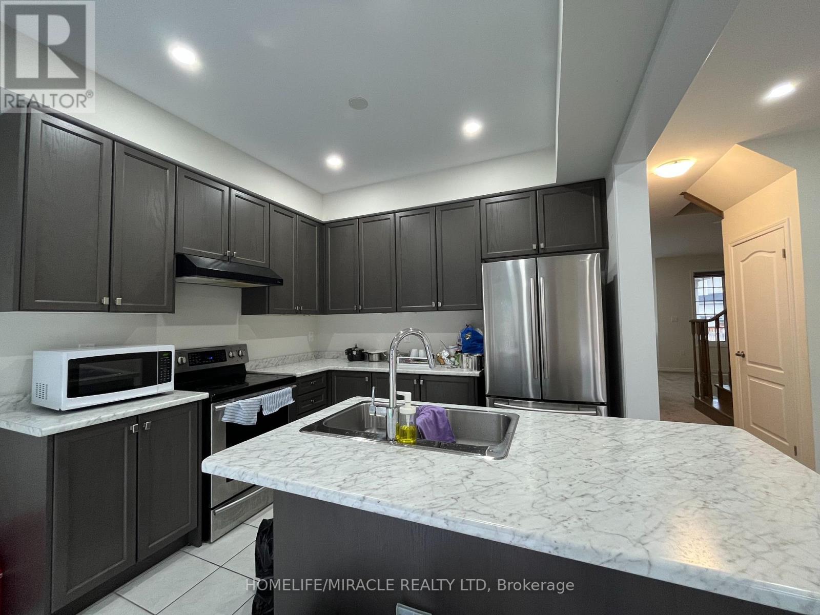 7 Esther Crescent, Thorold, Ontario  L3B 0E9 - Photo 3 - X12782320