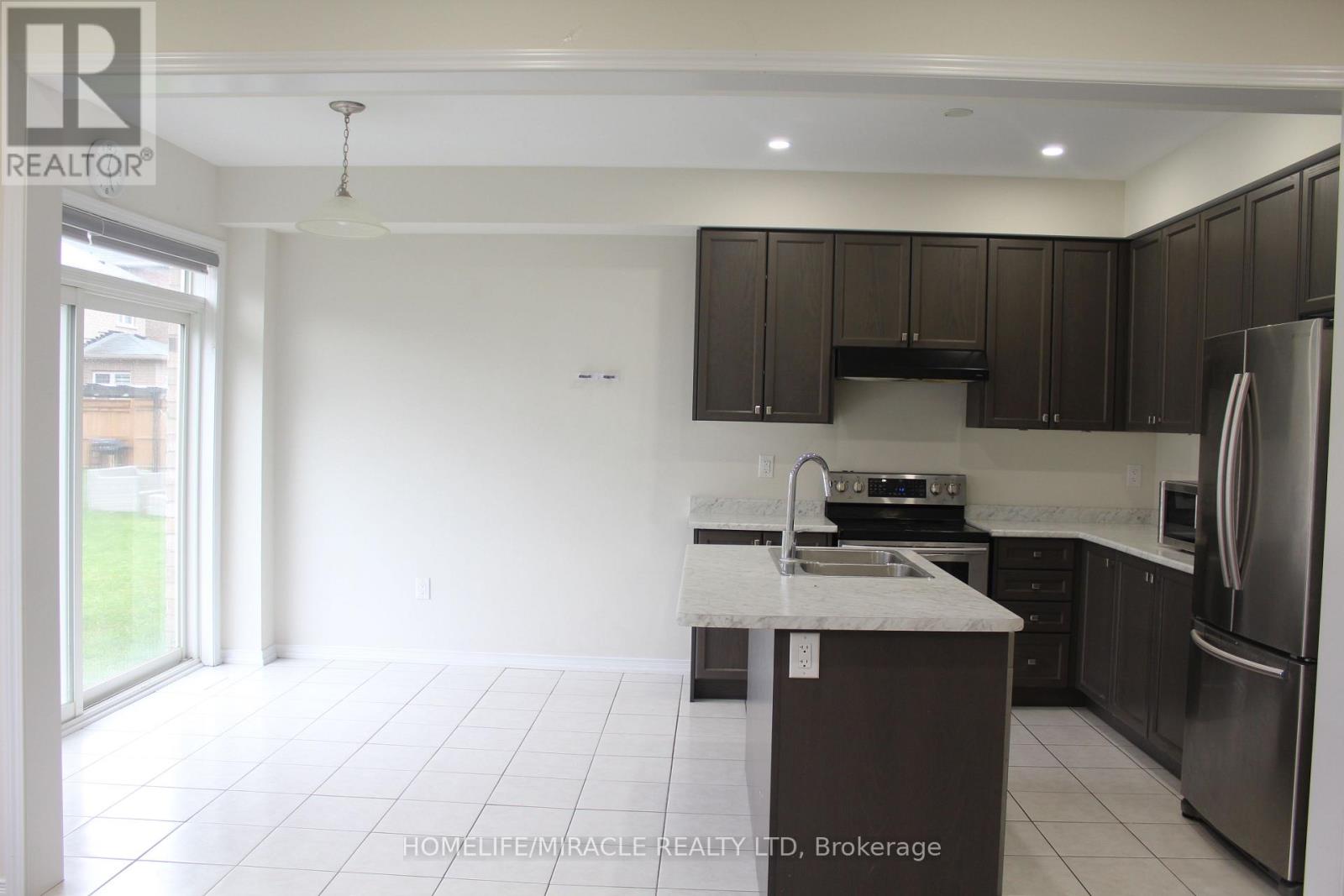 7 Esther Crescent, Thorold, Ontario  L3B 0E9 - Photo 4 - X12782320