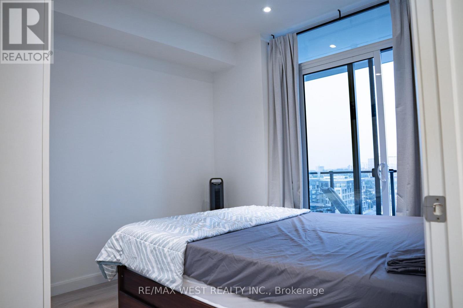 812 - 741 King Street W, Kitchener, Ontario  N2G 0E9 - Photo 10 - X12782336