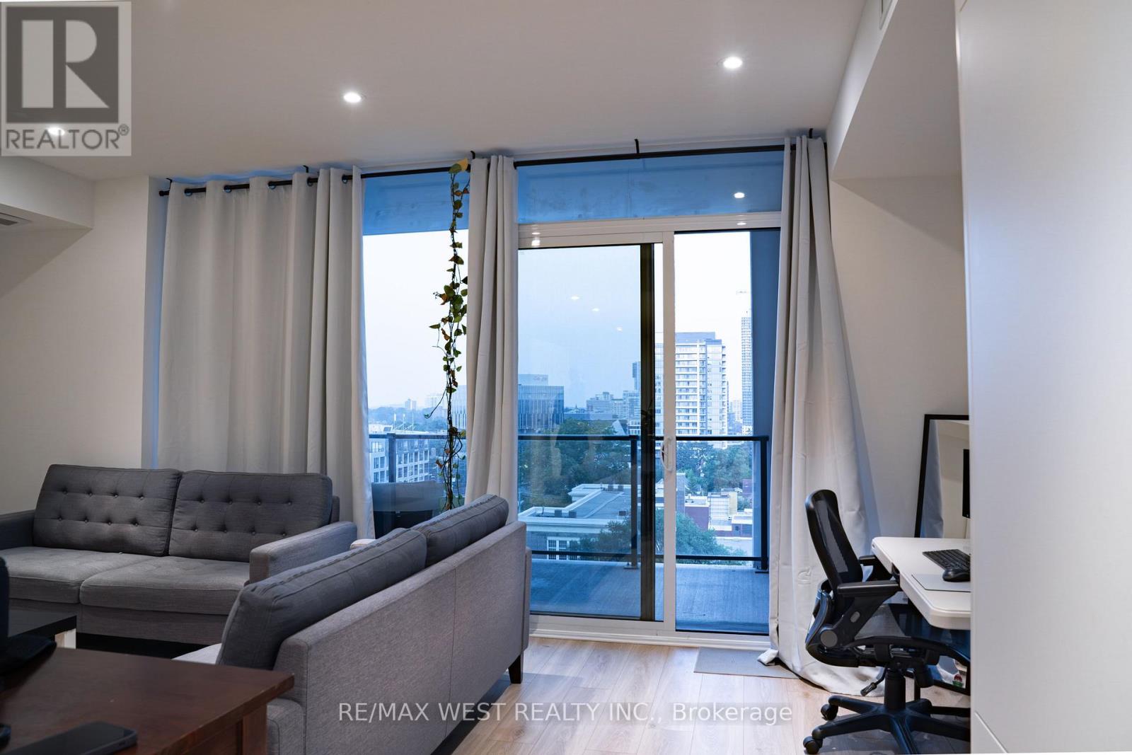 812 - 741 King Street W, Kitchener, Ontario  N2G 0E9 - Photo 11 - X12782336