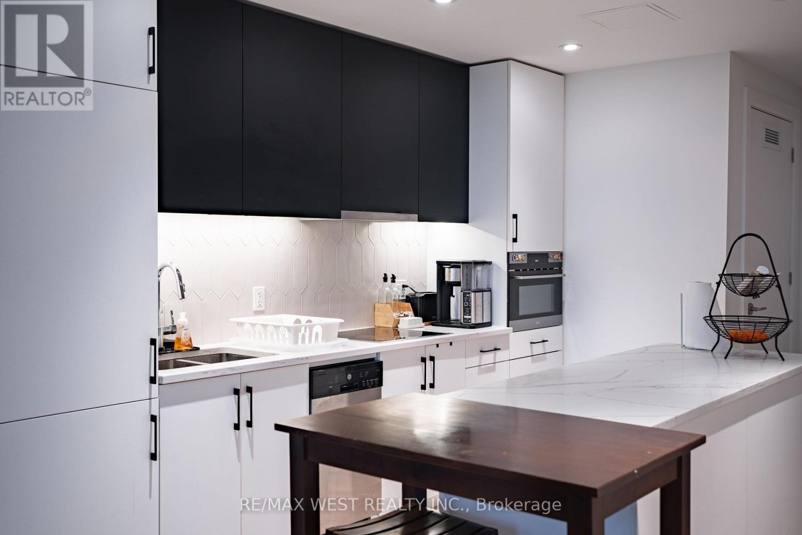 812 - 741 King Street W, Kitchener, Ontario  N2G 0E9 - Photo 4 - X12782336