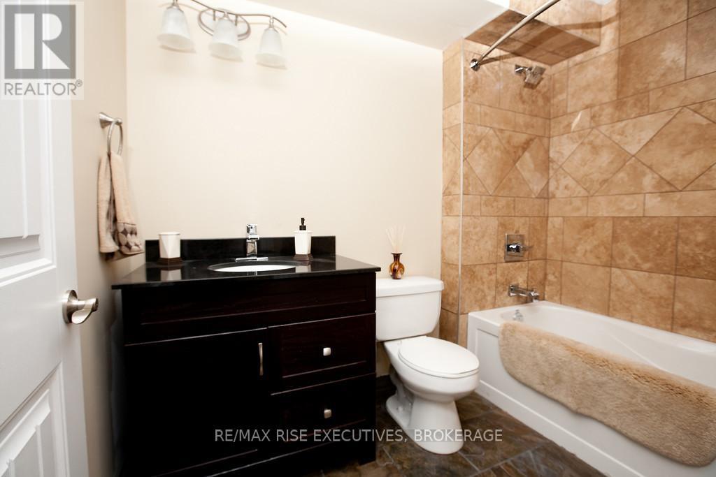 211 - 810 Blackburn Mews, Kingston (North Of Taylor-Kidd Blvd), Ontario  K7P 0H2 - Photo 10 - X12782640