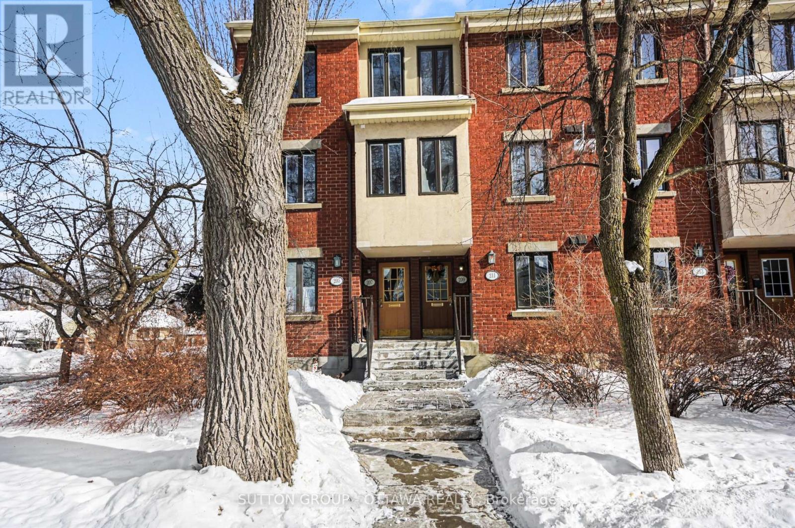 <h3>$2,650 Monthly</h3><p>207 Mart Circle, Ottawa, Ontario</p>