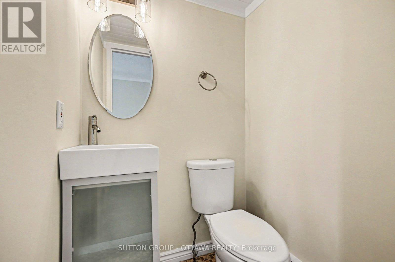 207 Mart Circle, Ottawa, Ontario  K1K 4K2 - Photo 9 - X12782652