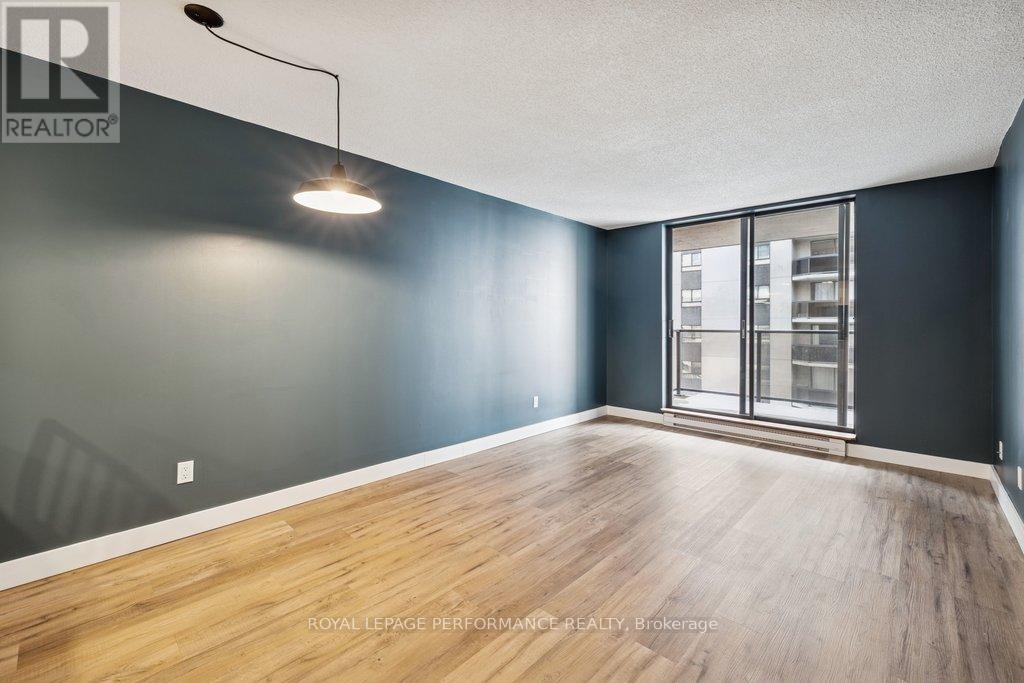 1604 - 475 Laurier Avenue W, Ottawa, Ontario  K1R 7X1 - Photo 10 - X12782696