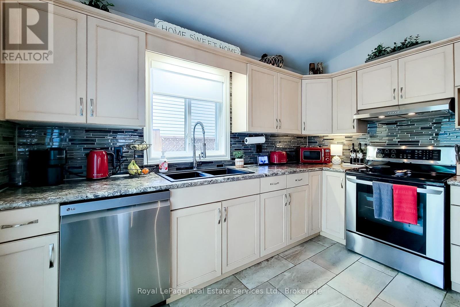 8111 Woodsview Crescent, Niagara Falls, Ontario  L2H 3G3 - Photo 13 - X12782556