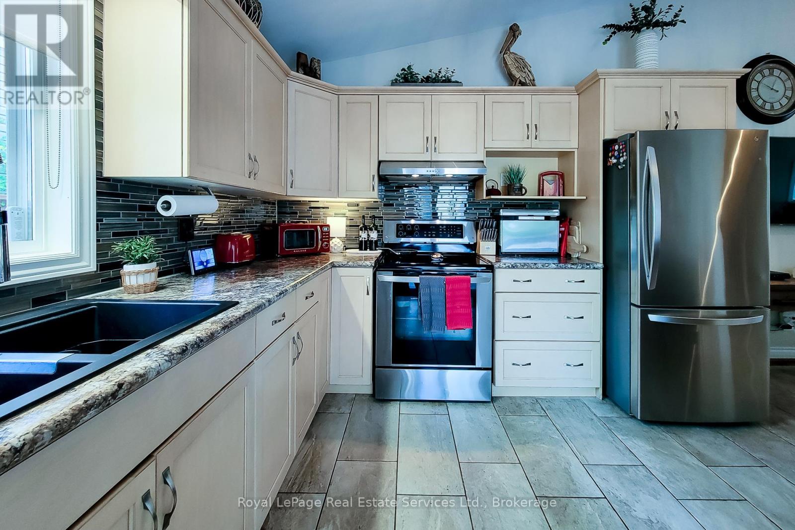 8111 Woodsview Crescent, Niagara Falls, Ontario  L2H 3G3 - Photo 16 - X12782556