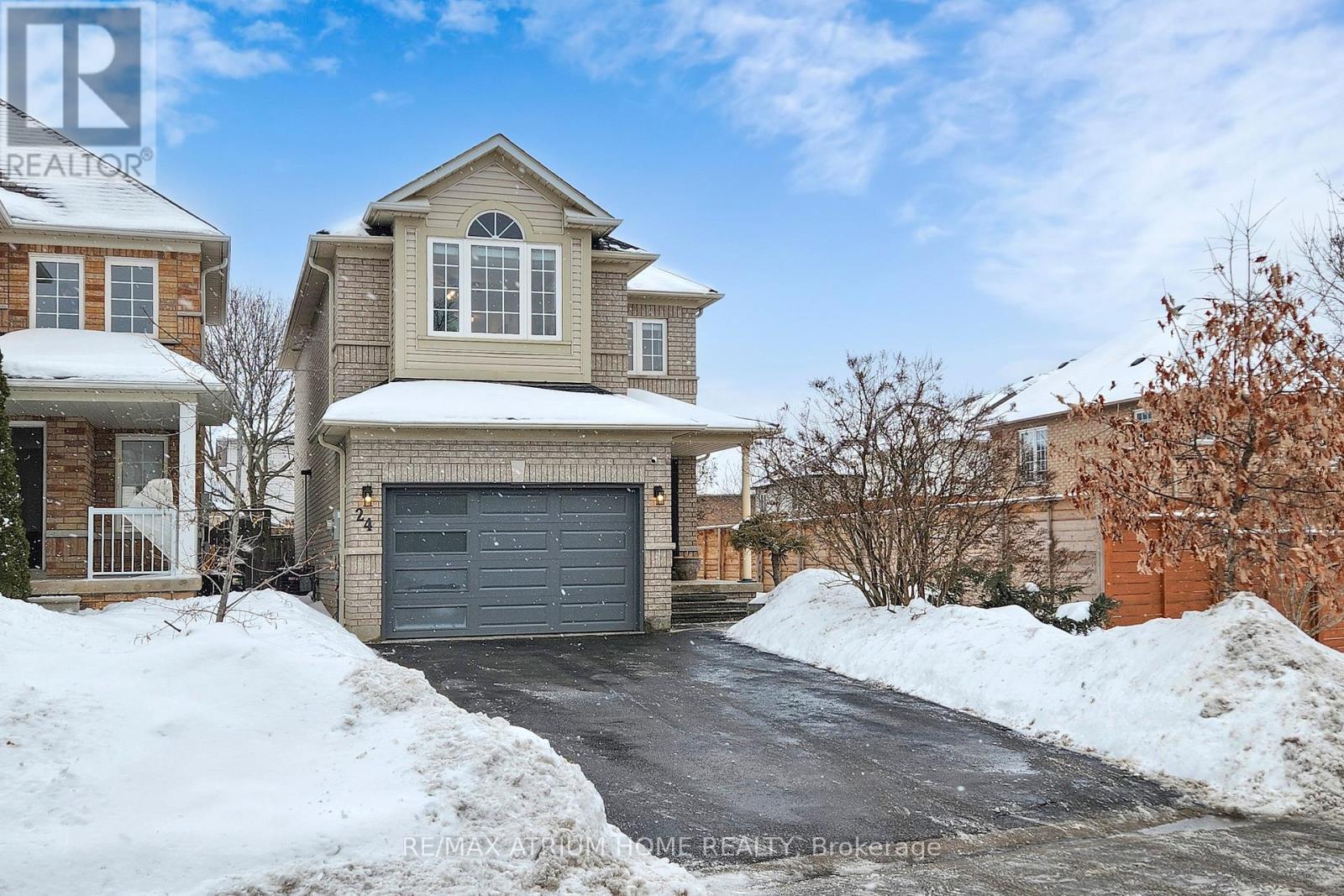 24 CASTLE GREEN DRIVE, Whitby, Ontario