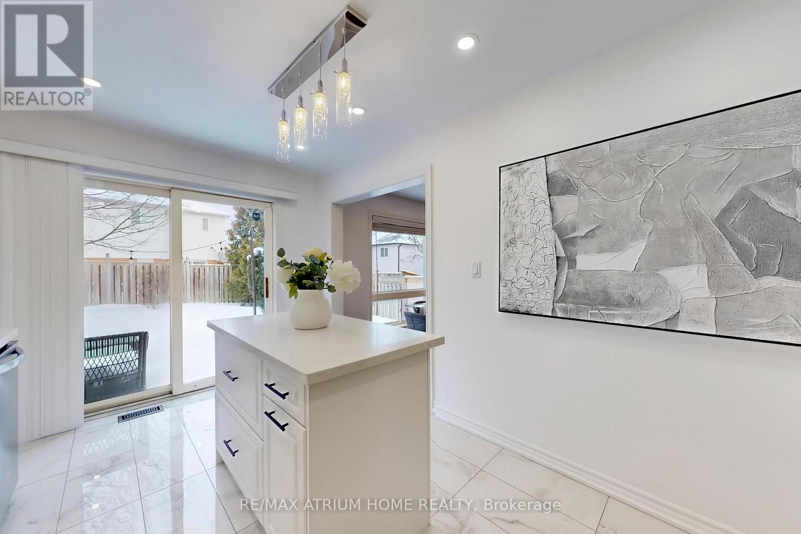 24 Castle Green Drive, Whitby, Ontario  L1R 2P9 - Photo 12 - E12782086