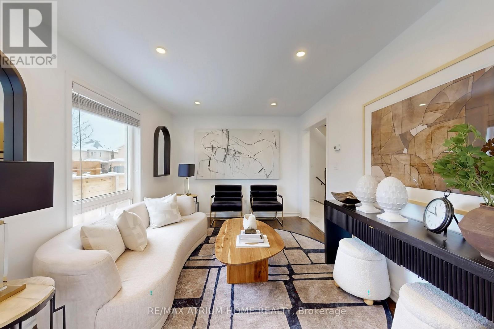 24 Castle Green Drive, Whitby, Ontario  L1R 2P9 - Photo 4 - E12782086