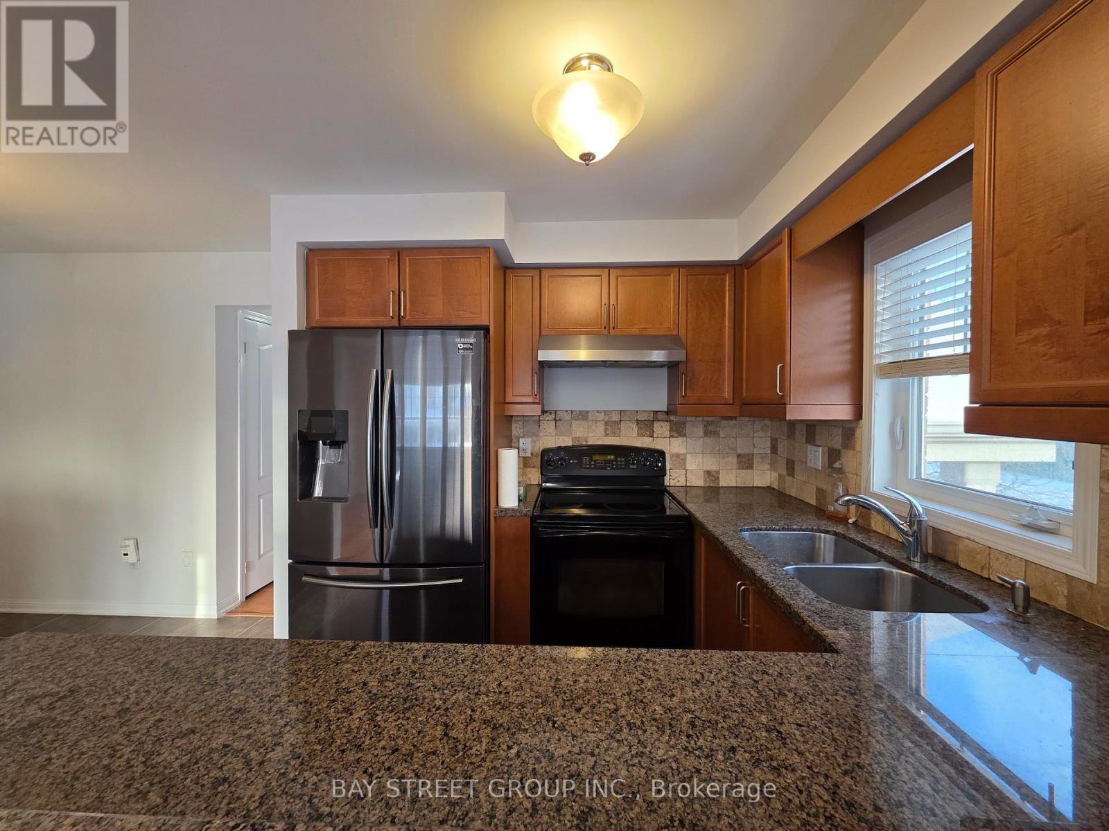 2266 Baronwood Drive, Oakville, Ontario  L6M 0G6 - Photo 10 - W12727704