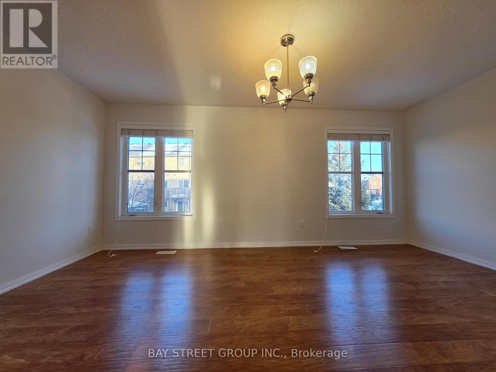 2266 Baronwood Drive, Oakville, Ontario  L6M 0G6 - Photo 6 - W12727704