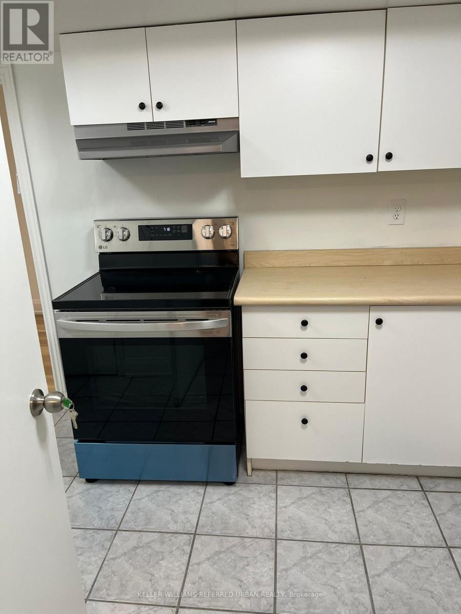 2 - 98 Frontenac Avenue, Toronto, Ontario  M5N 1Z9 - Photo 10 - C12782502