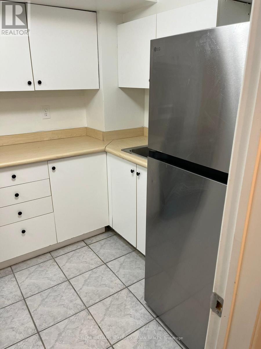 2 - 98 Frontenac Avenue, Toronto, Ontario  M5N 1Z9 - Photo 9 - C12782502