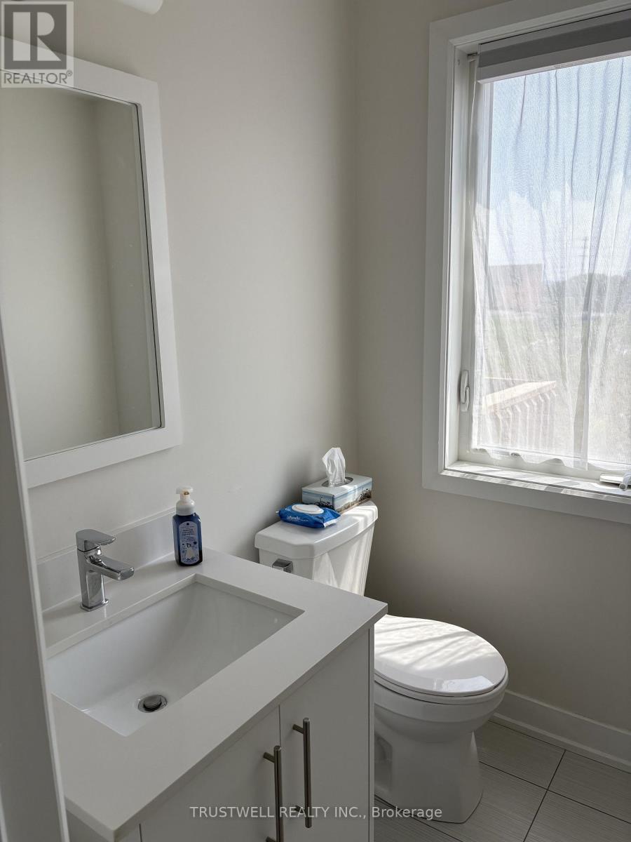 95 Donald Fleming Way, Whitby, Ontario  L1R 0N8 - Photo 5 - E12782486