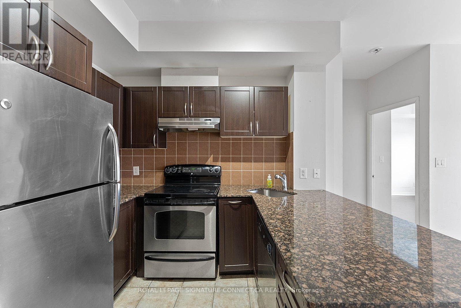 207 - 3865 Lake Shore Boulevard W, Toronto, Ontario  M8W 1R4 - Photo 5 - W12646728