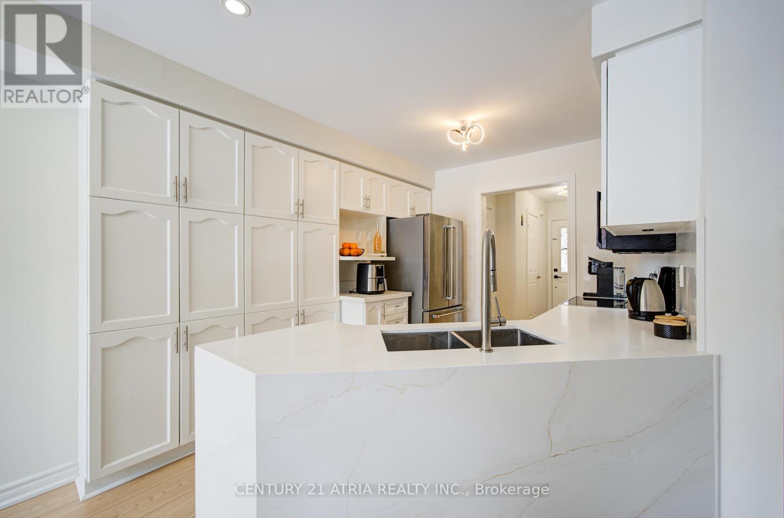 102 Woodroof Crescent, Aurora, Ontario  L4G 7H3 - Photo 10 - N12782414