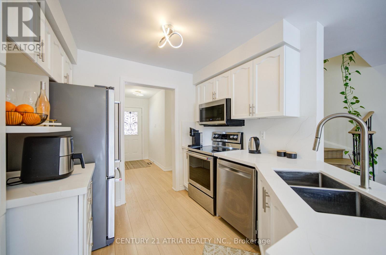 102 Woodroof Crescent, Aurora, Ontario  L4G 7H3 - Photo 11 - N12782414