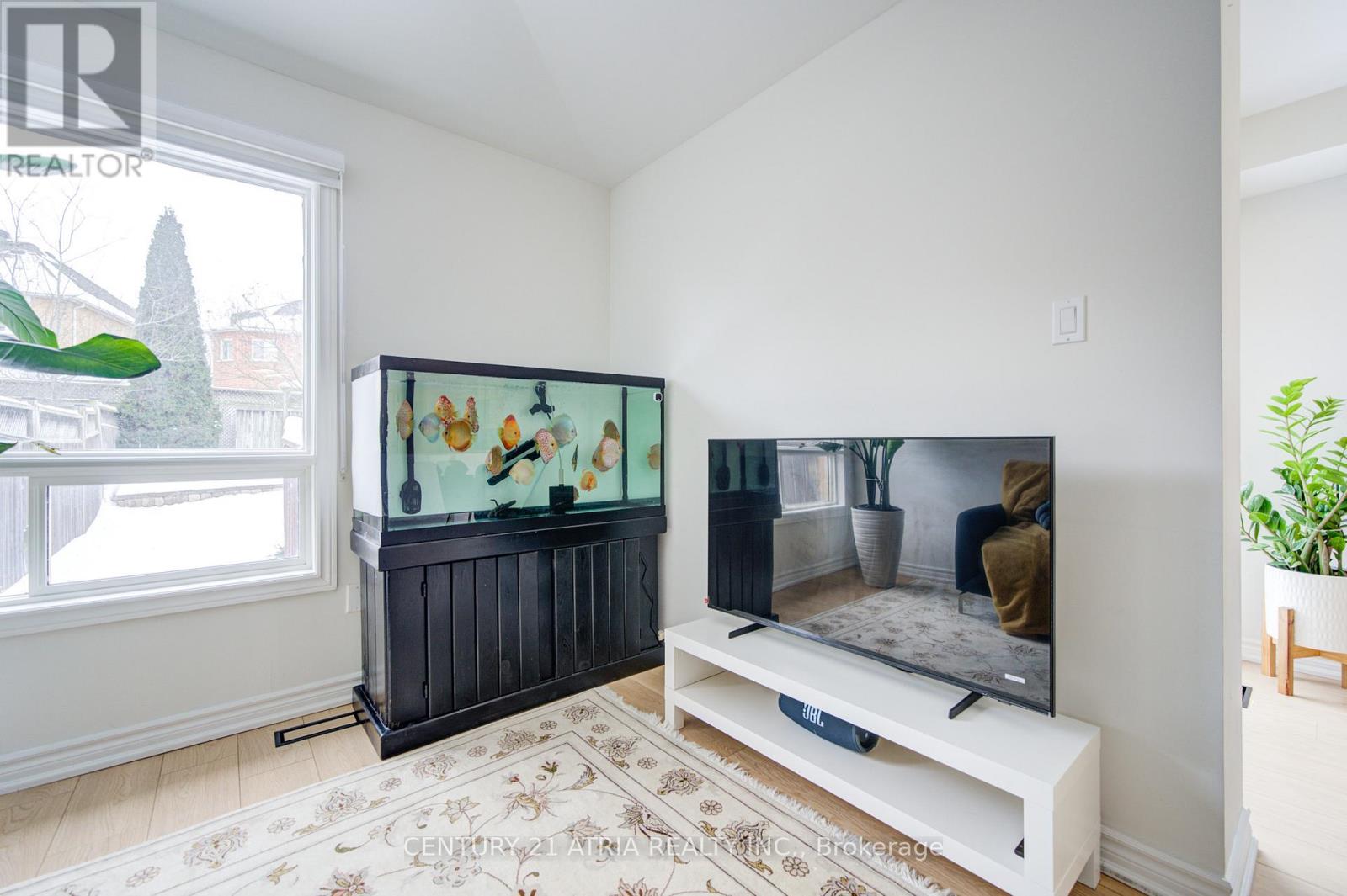 102 Woodroof Crescent, Aurora, Ontario  L4G 7H3 - Photo 21 - N12782414